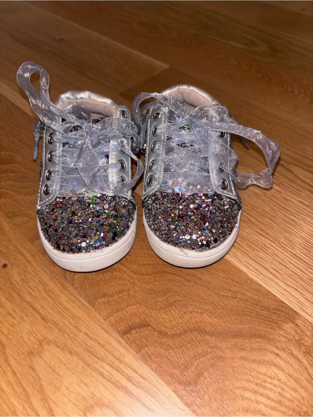 A Bear Co. Girls Silver Glitter Multicolor Sneakers with Sheer Ribbon Laces. 6T.
